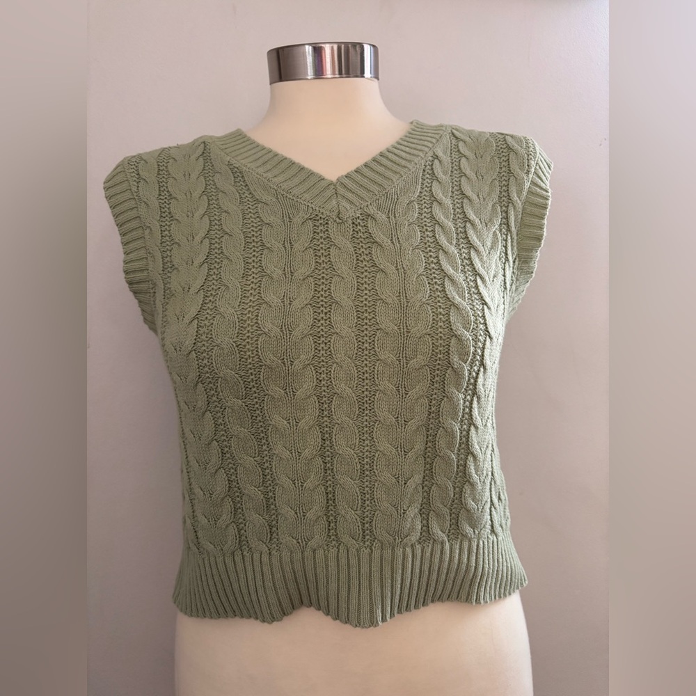 Art Class Sage V-Neck Cable Knit Sweater